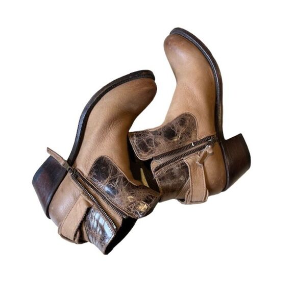 J.B. Dillon Women's Leather Brown Short Heeled Textured Strap Boots Size 6.5 - Picture 11 of 11